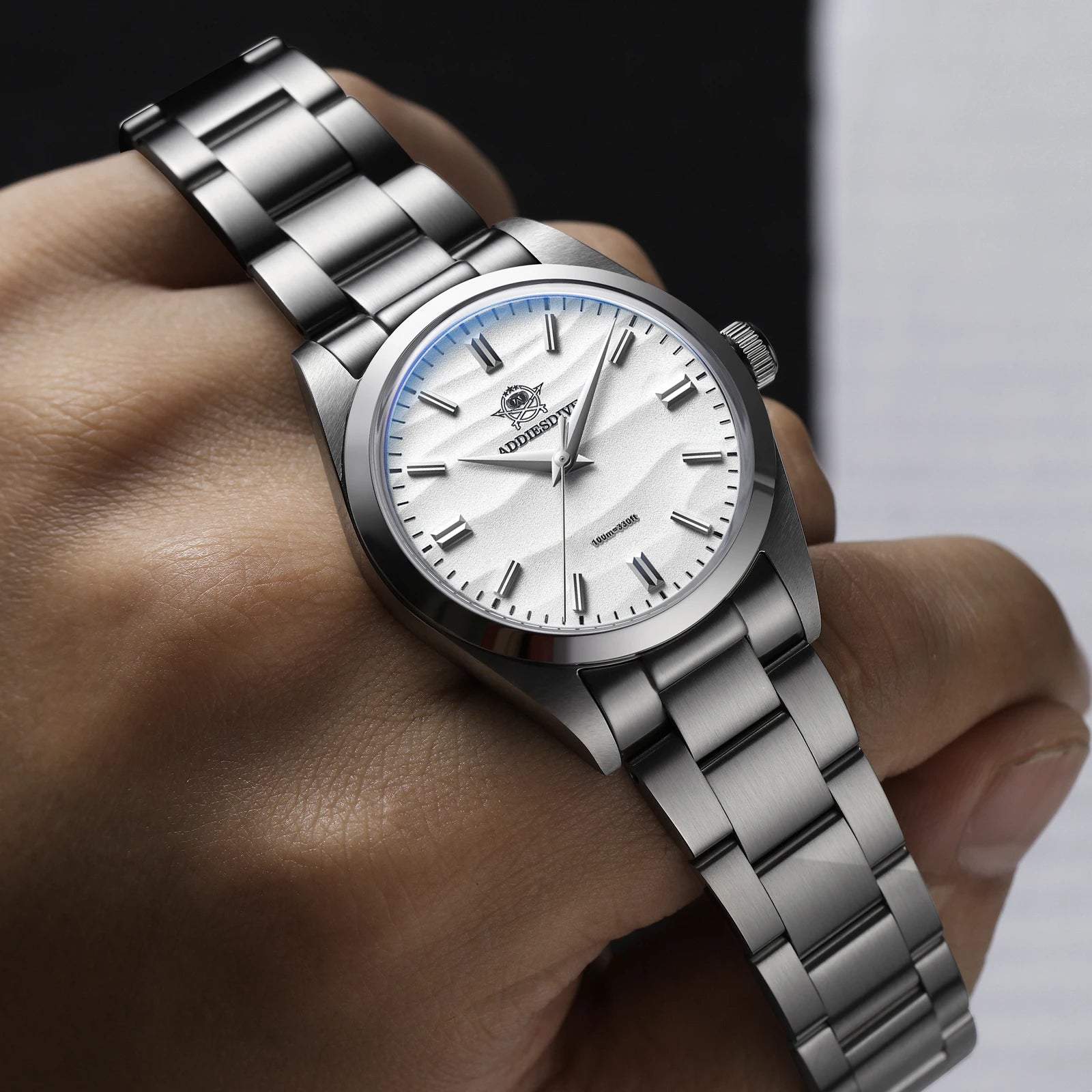 ADDIESDIVE AD2030: Compact 36mm Quartz Watch