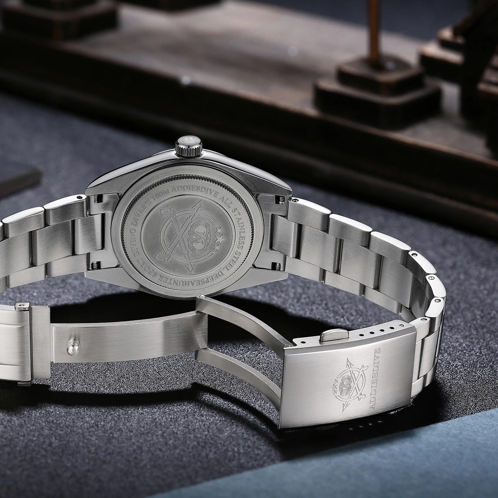 ADDIESDIVE AD2030: Compact 36mm Quartz Watch
